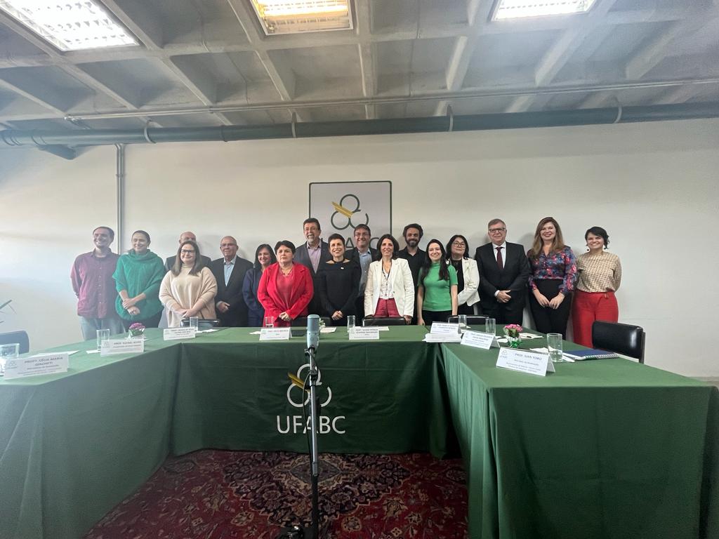 Univesp assina termo de cooperação com instituições de ensino paulistas